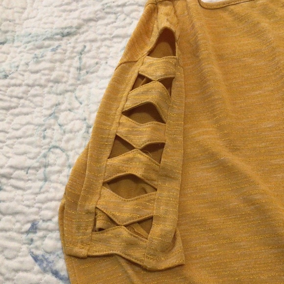 Dry Goods Women’s yellow top - Picture 3 of 5